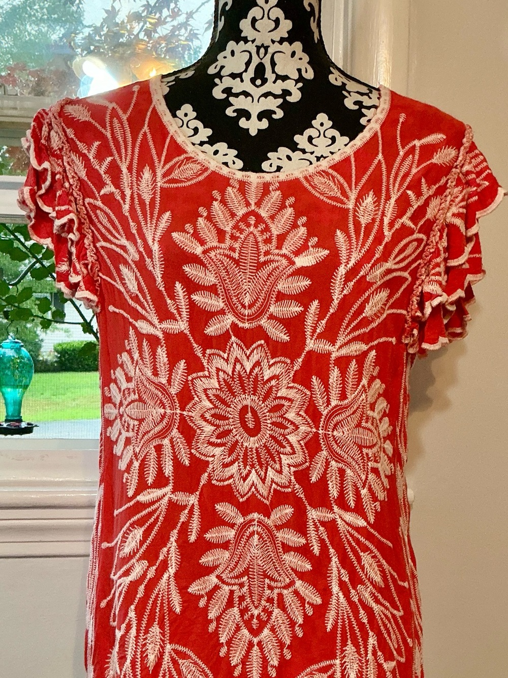 Solitaire Coral Red & White Embroidered Ruffled Short Sleeve Blouse Size Large - Picture 2 of 14